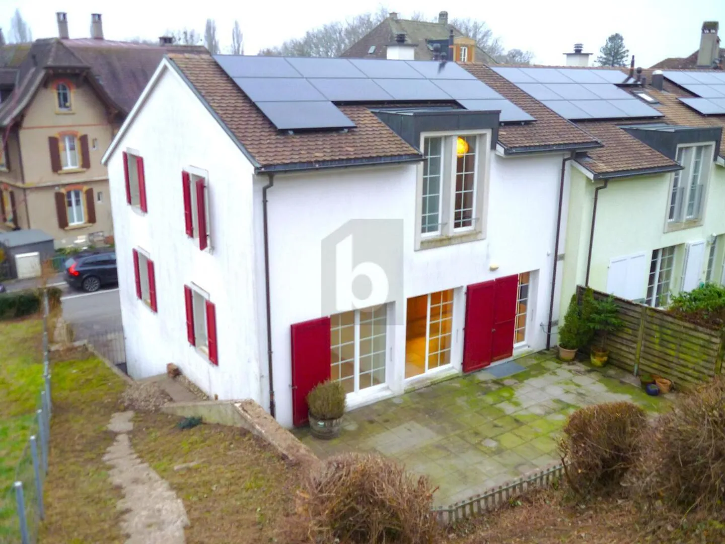 SPACIOUS, BRIGHT AND IDEALLY LOCATED - Photo 2 of 6