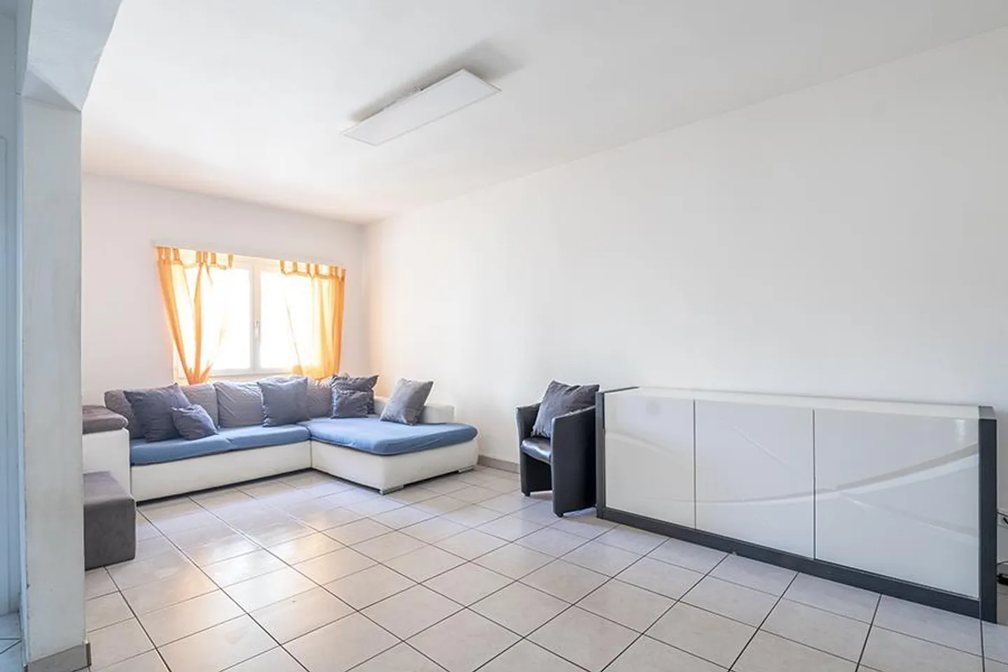 MAISON DE 5 PIÈCES À MAGADINO + APPARTEMENT DE 2,5 PIÈCES À REVENUS - Photo 5 sur 15