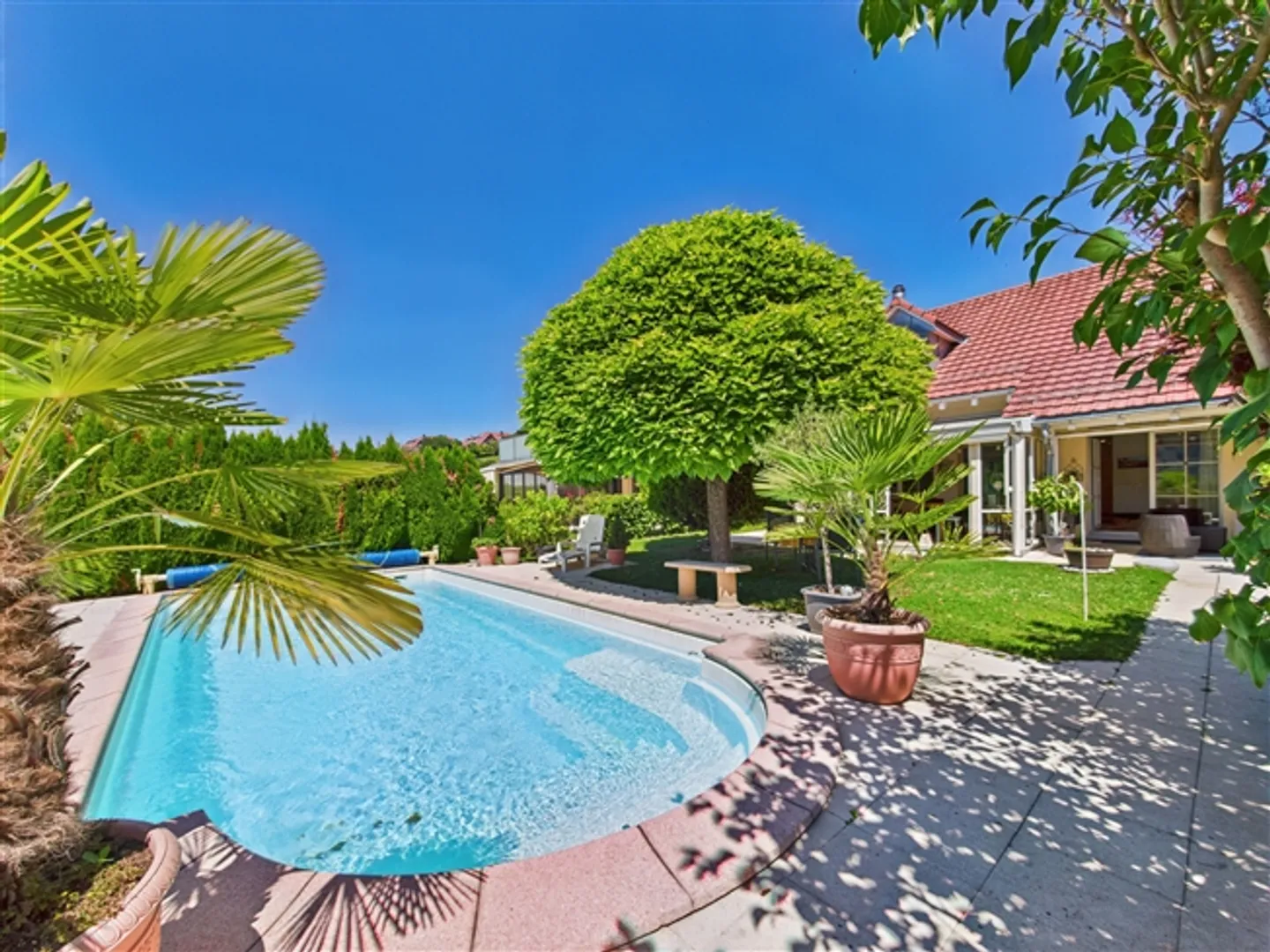 Sogno di casa per famiglie - 5,5 stanze, piscina, giardino e vista sulle montagne - Foto 6 di 9