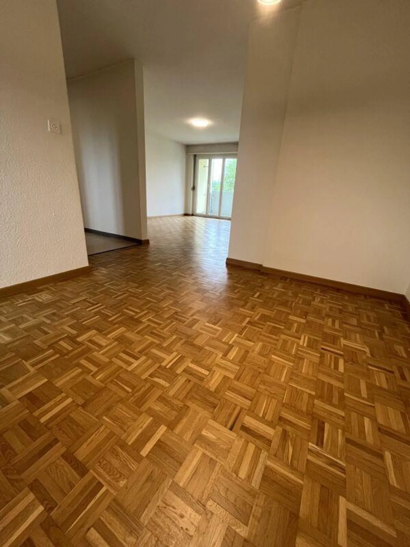 Quiet living, large rooms and a view of the greenery - Photo 5 of 9