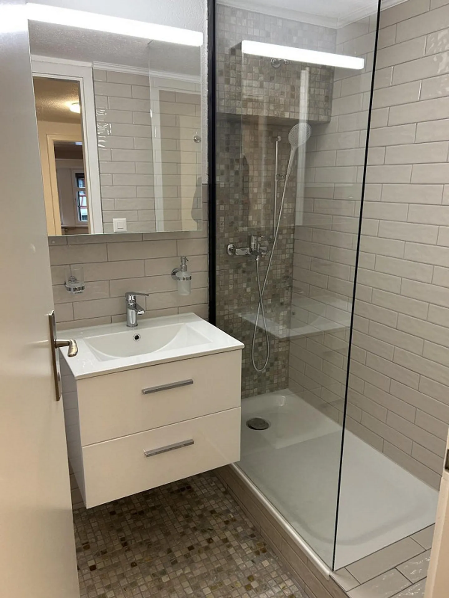 Freshly renovated 2.5-room apartment in the old town of Arbon - Photo 2 of 7