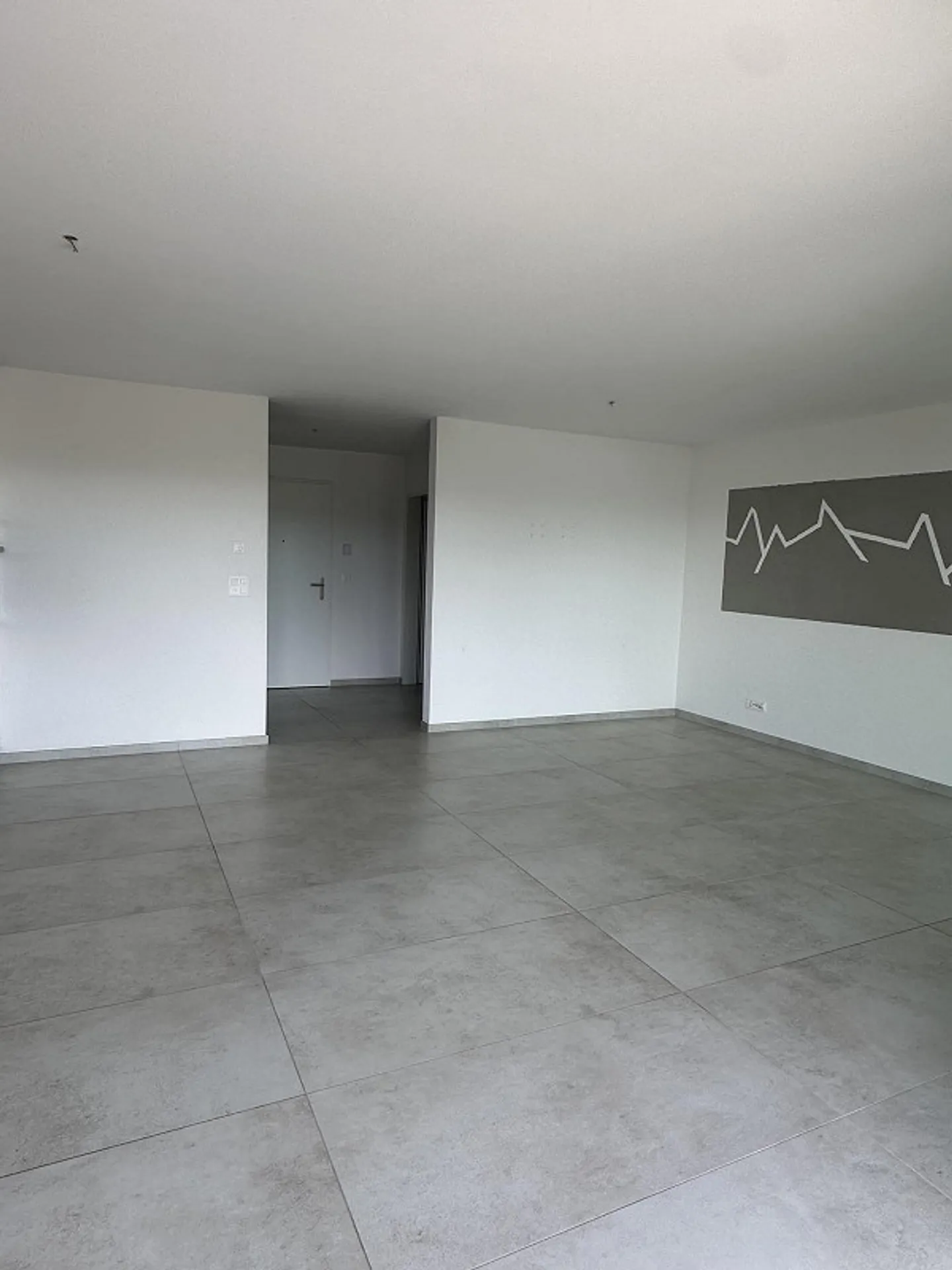 Modern 2.5-room apartment with panoramic lake and mountain views - Photo 3 of 14