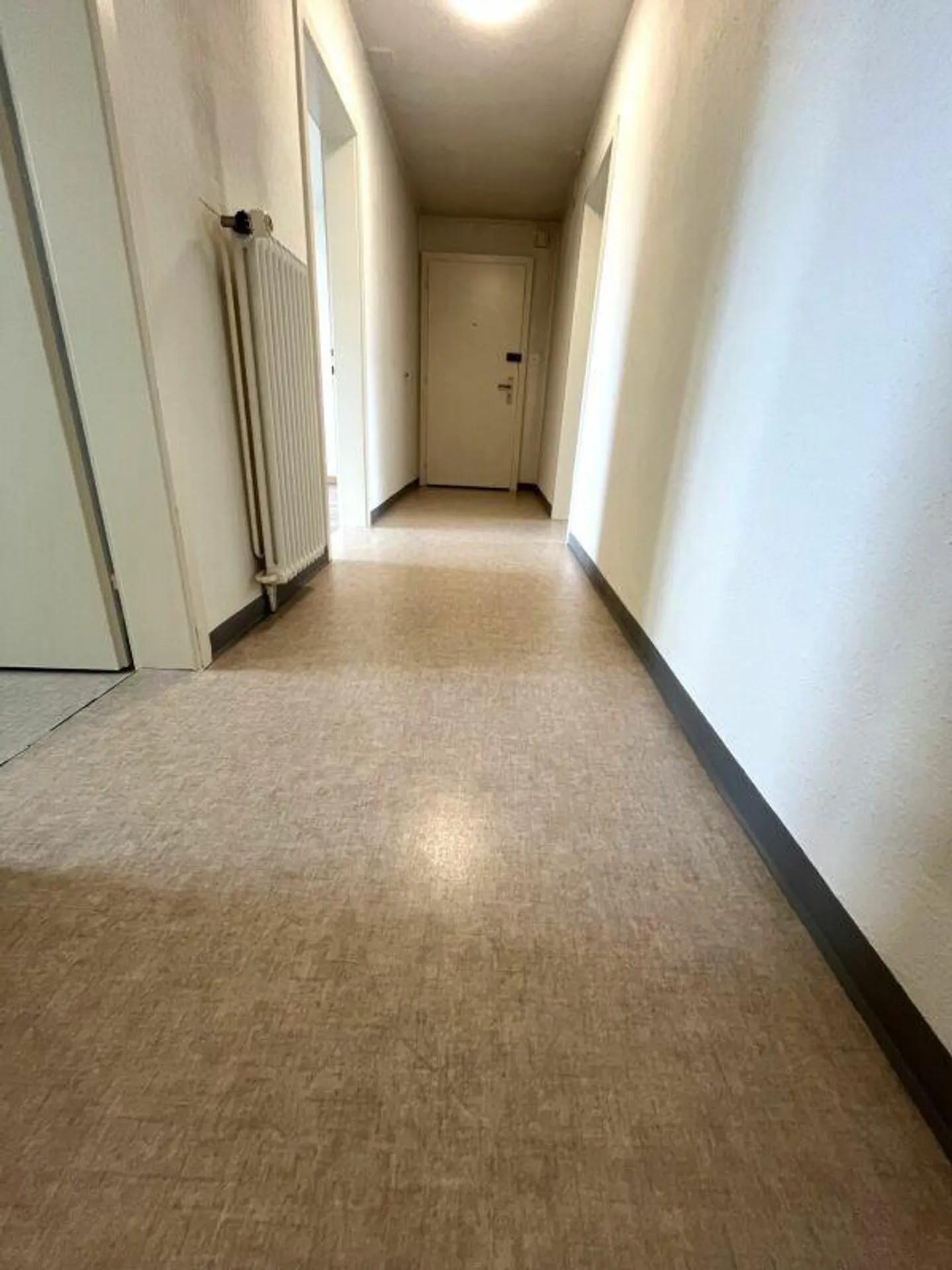 Quiet living, large rooms and a view of the greenery - Photo 8 of 9