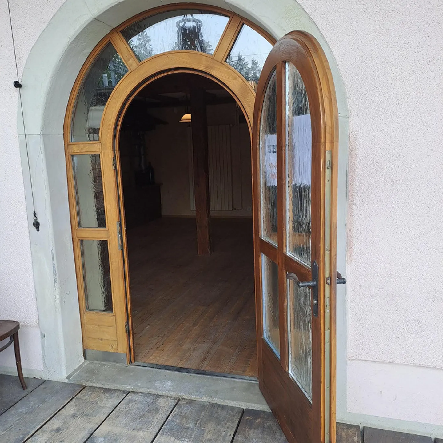 Charming Gastro Local in Root LU for Rent - Photo 2 of 12