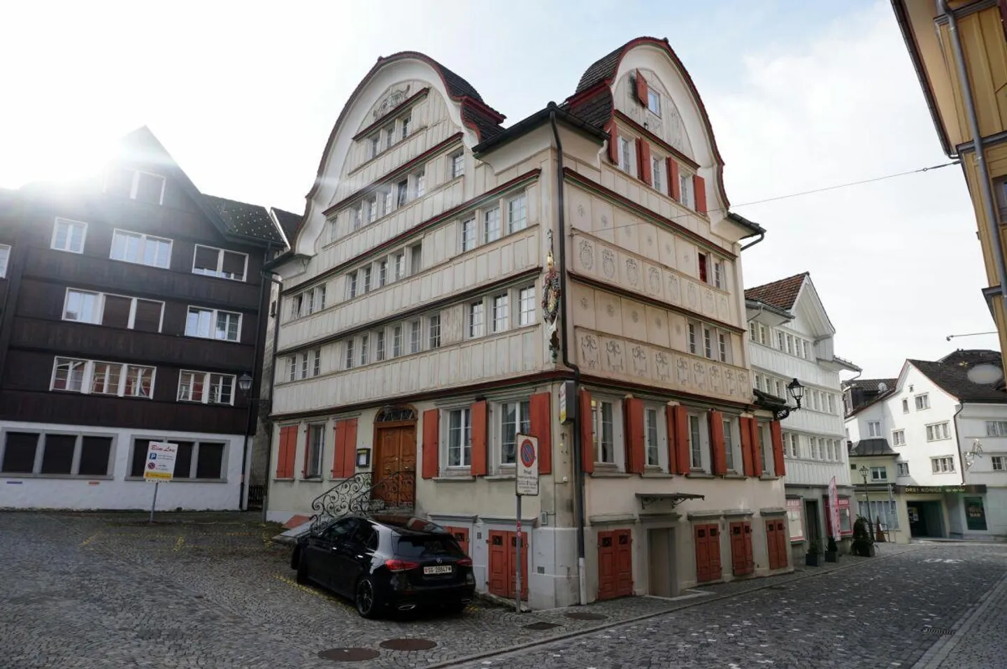 Wohnhaus mit 4 Wohneinheiten und Restaurant - Foto 1 von 22