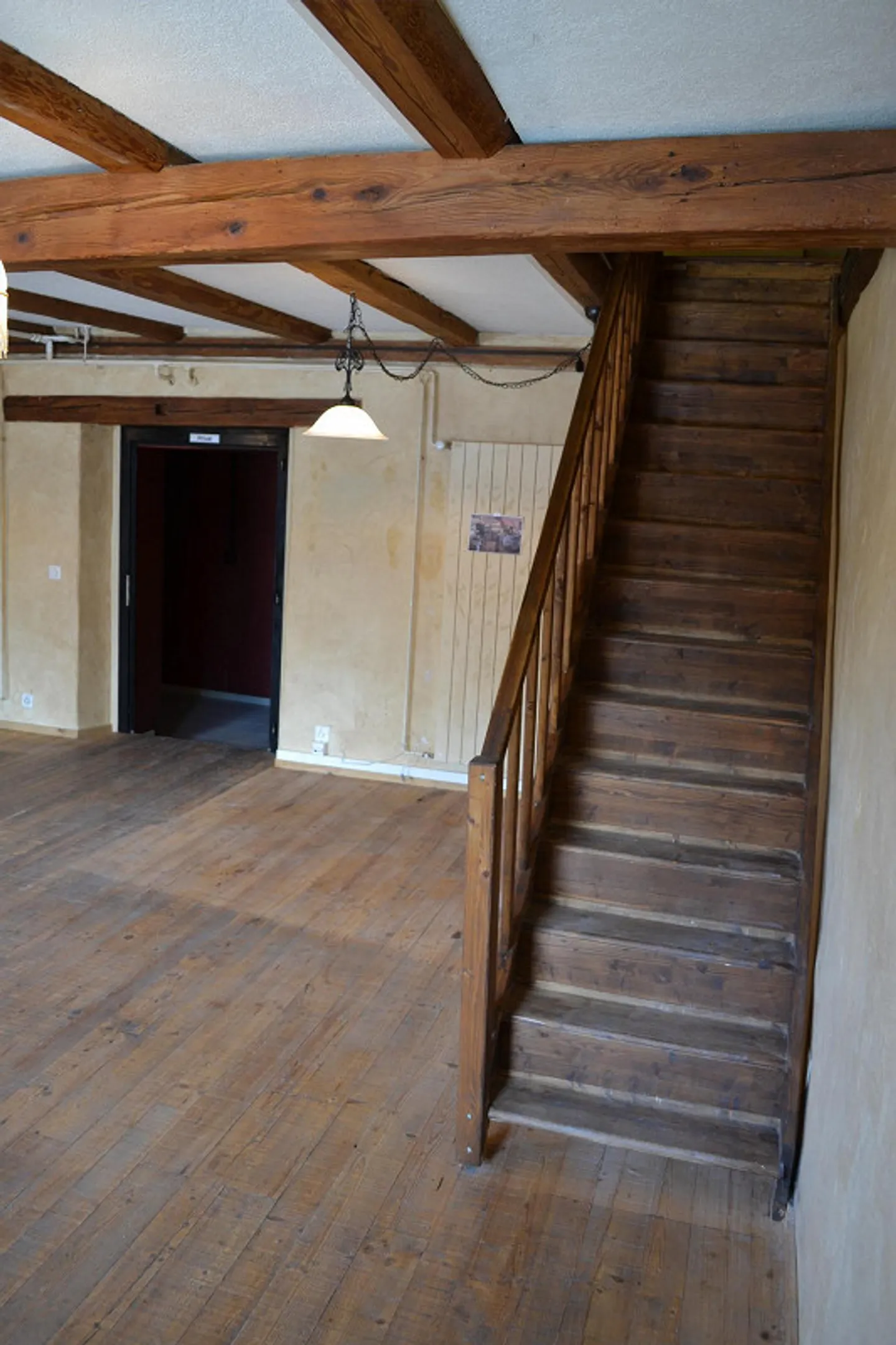 Charming Gastro Local in Root LU for Rent - Photo 4 of 12