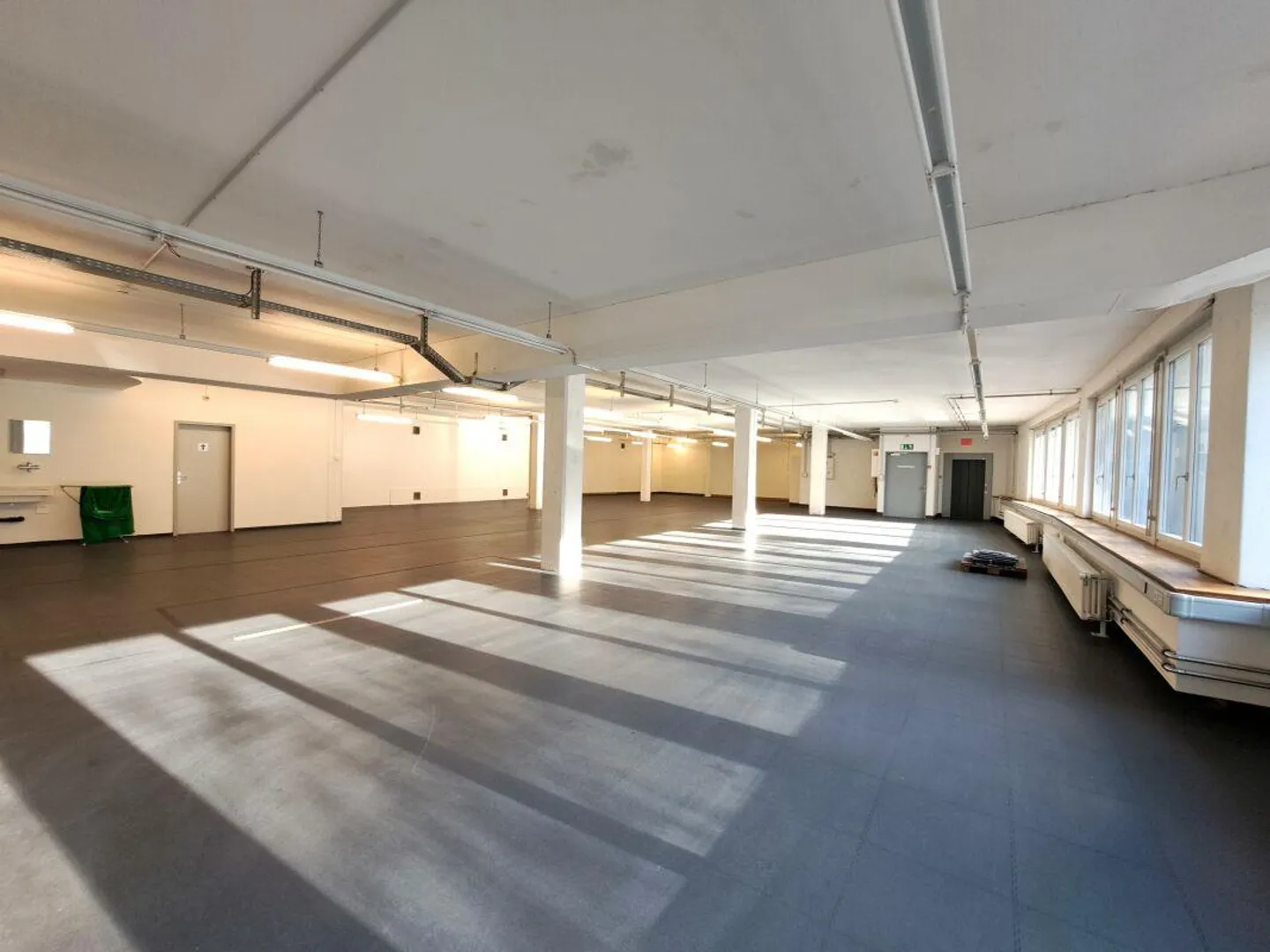 Atelier, espaces de bureau dans un emplacement central avec vue sur le Rhin - Photo 8 sur 8