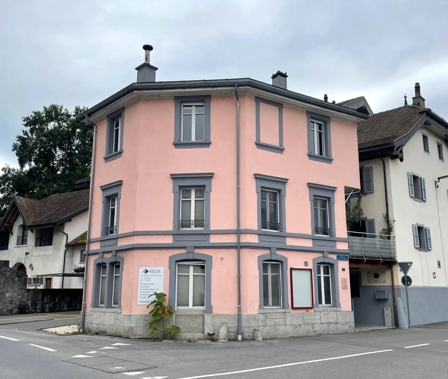 NOVILLE | 5.5 ROOM HOUSE - Photo 1 of 5