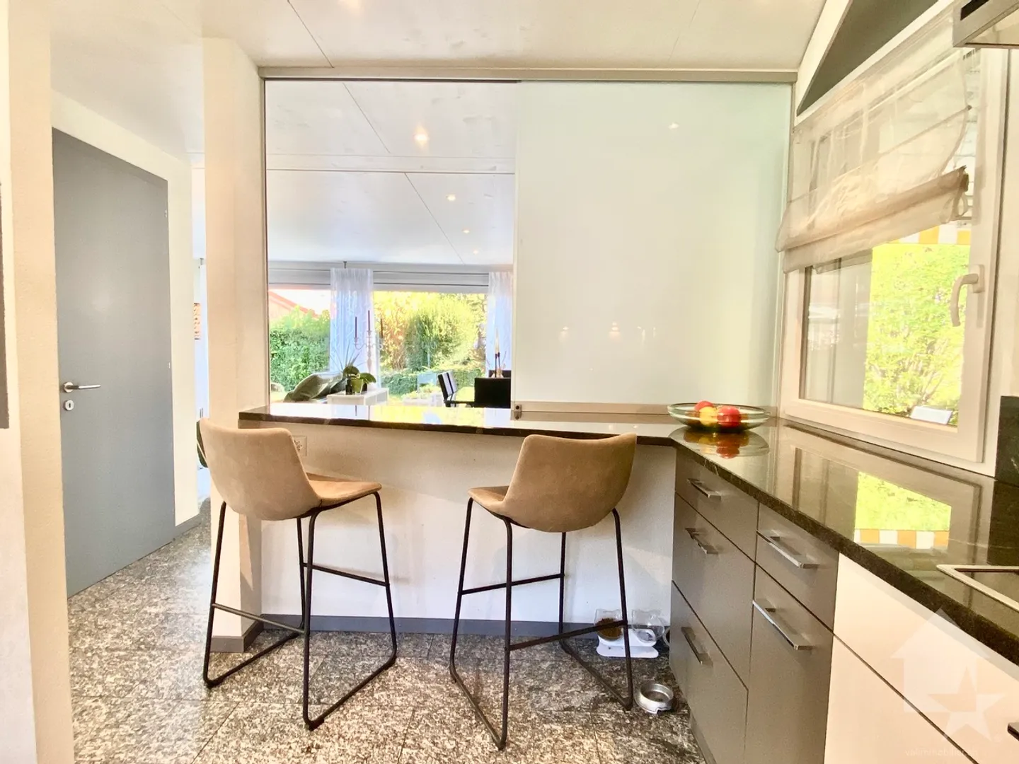 Magnifica villa moderna di 6,5 stanze! - Foto 9 di 35