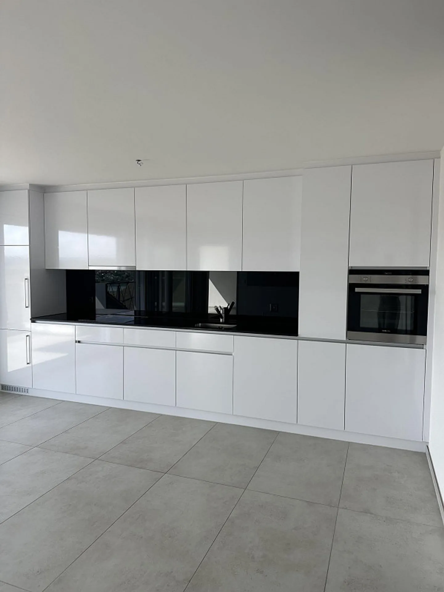 Modern 2.5-room apartment with panoramic lake and mountain views - Photo 13 of 14