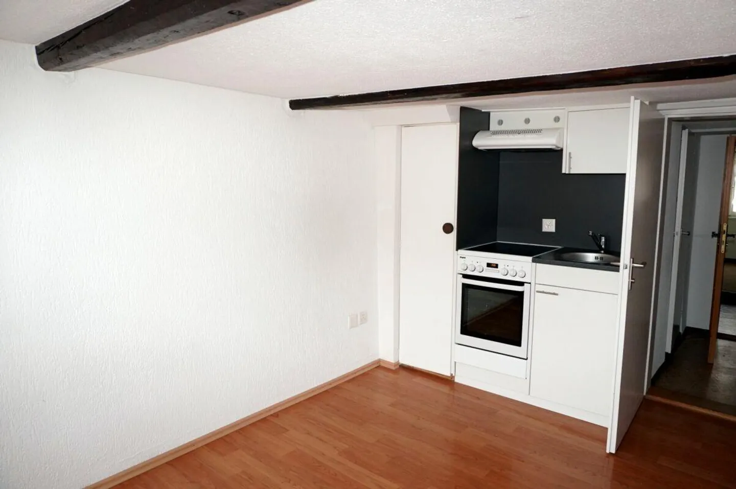 Wohnhaus mit 4 Wohneinheiten und Restaurant - Foto 10 von 22