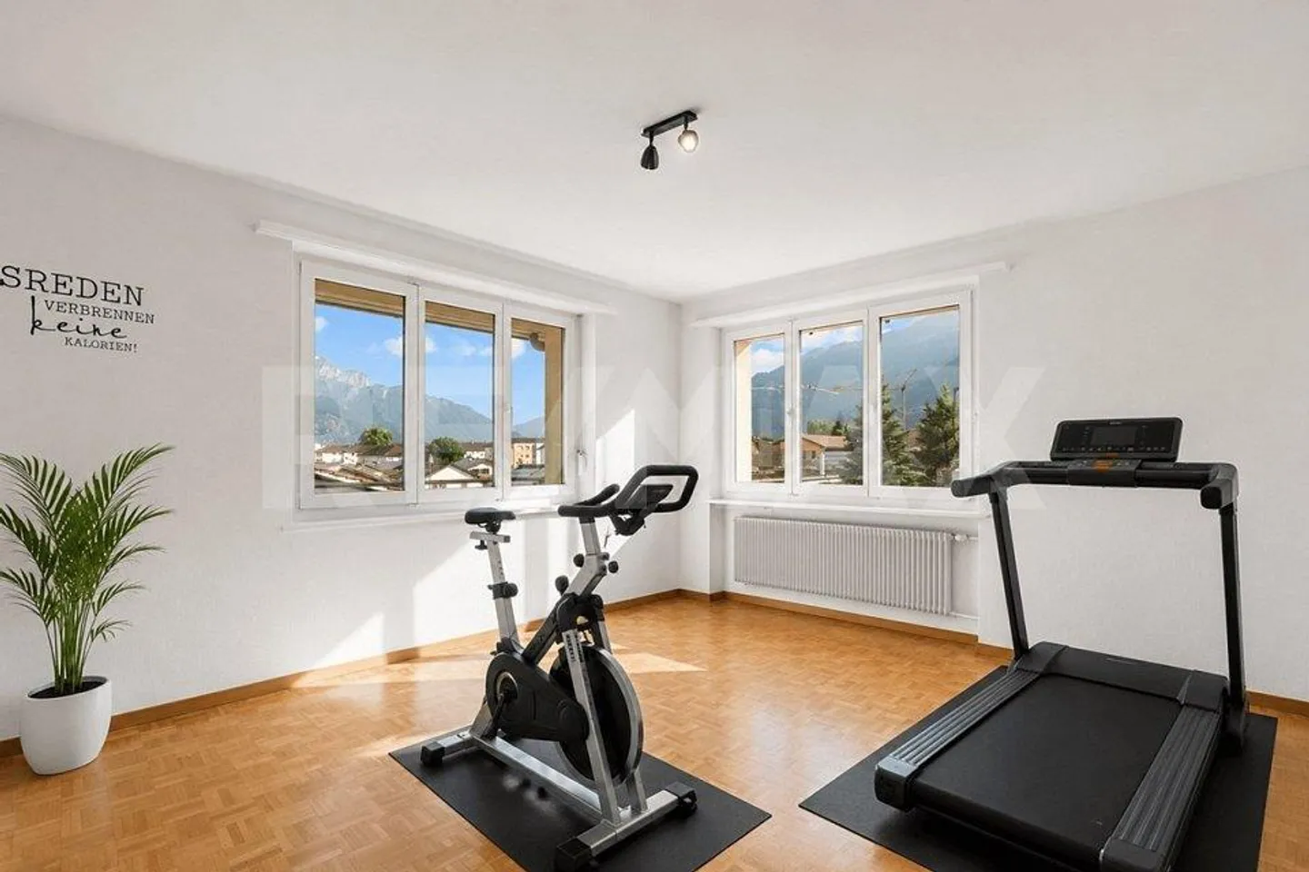 Living comfort with a view - 4 ½ room penthouse apartment in a well-kept three... - Photo 4 of 13