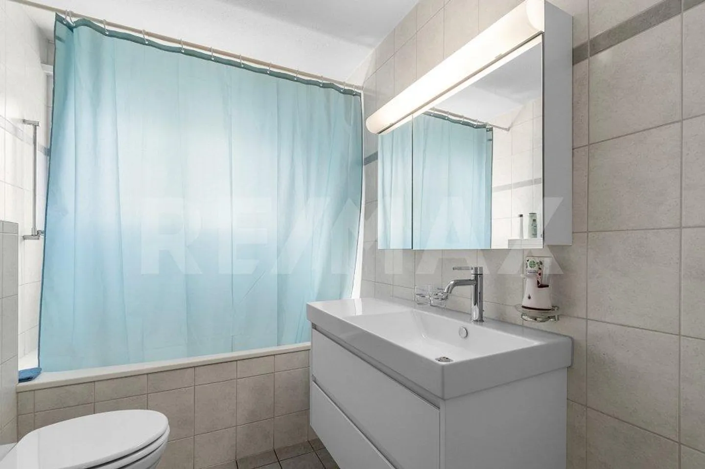 Living comfort with a view - 4 ½ room penthouse apartment in a well-kept three... - Photo 8 of 13