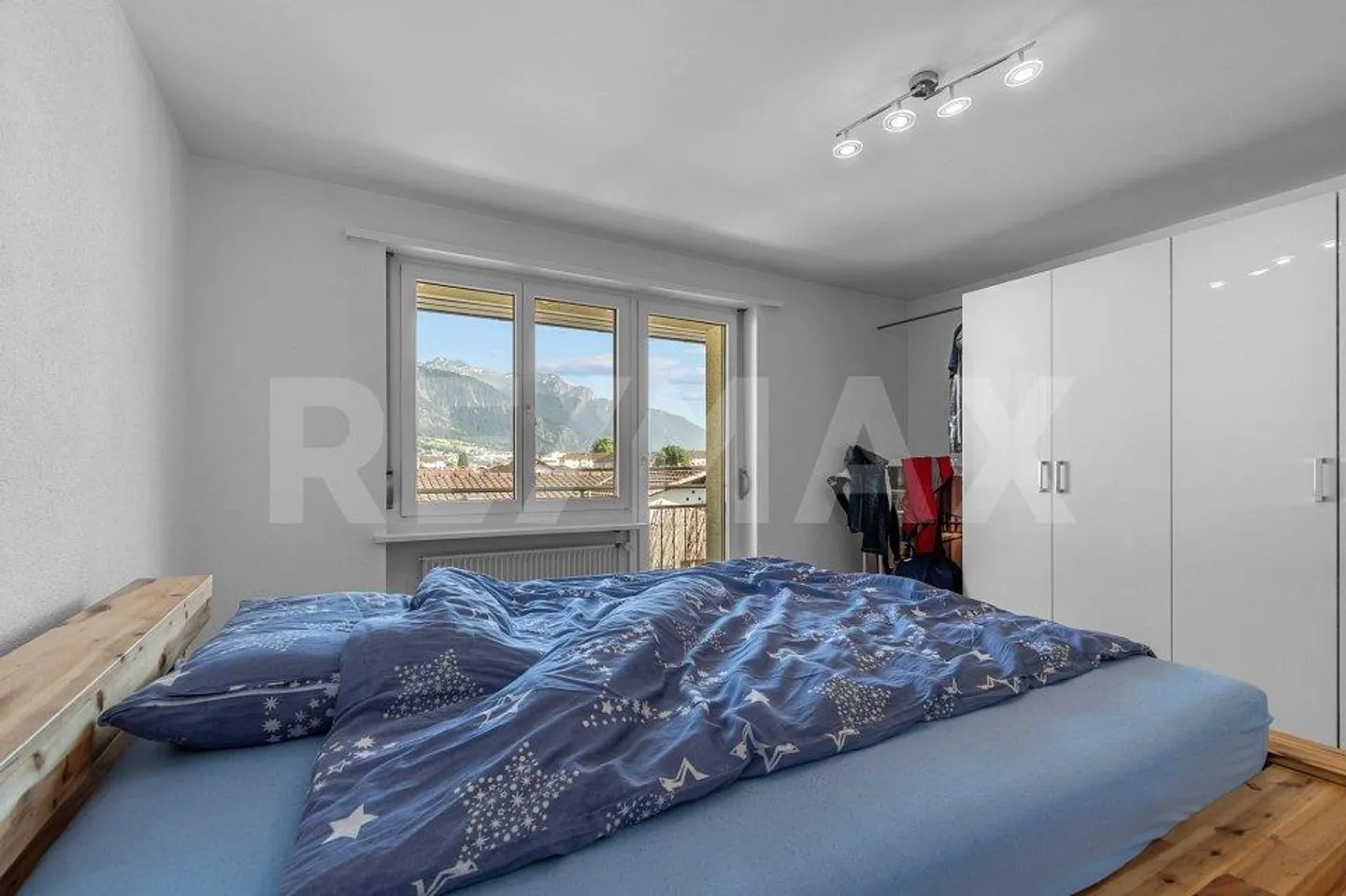 Living comfort with a view - 4 ½ room penthouse apartment in a well-kept three... - Photo 9 of 13