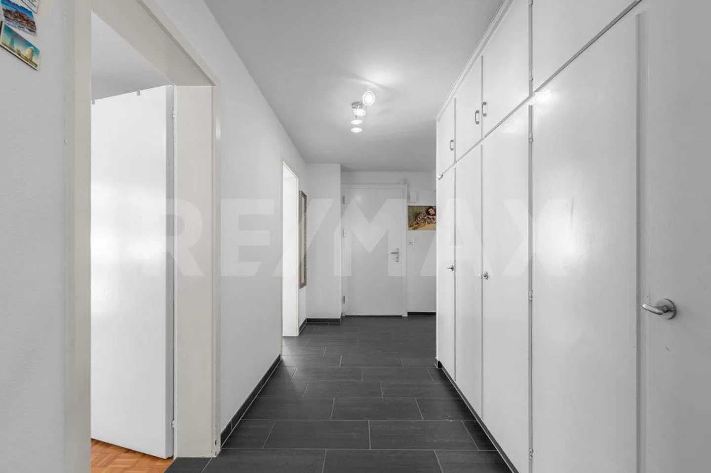 Living comfort with a view - 4 ½ room penthouse apartment in a well-kept three... - Photo 10 of 13