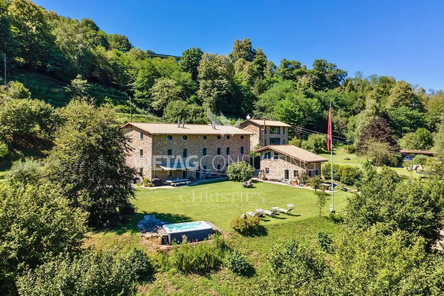 Auf einem 39.000 m² grossen Grundstück stehen in Montagnola exklusives Anwesen zum Verkauf - Foto 1 von 11