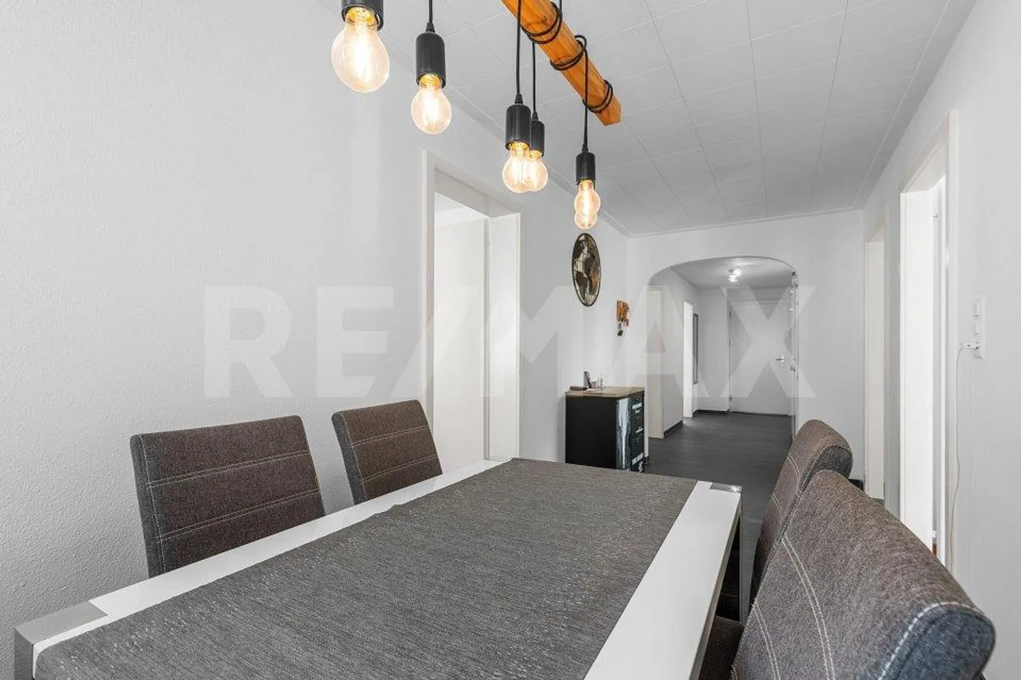 Living comfort with a view - 4 ½ room penthouse apartment in a well-kept three... - Photo 11 of 13