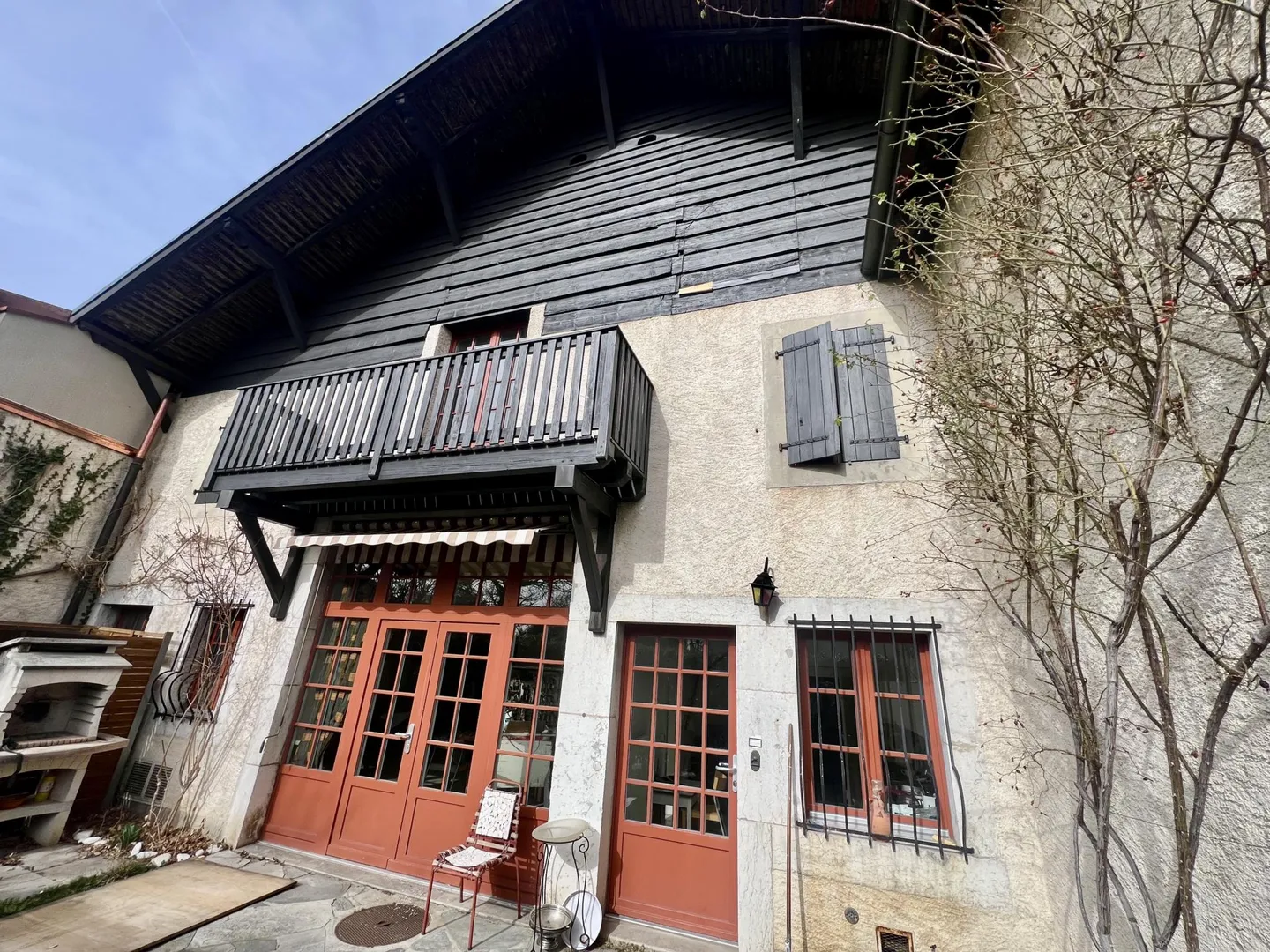 Esclusivo: Casa di villaggio con due appartamenti, 11 stanze / 6 camere da letto - Foto 2 di 12