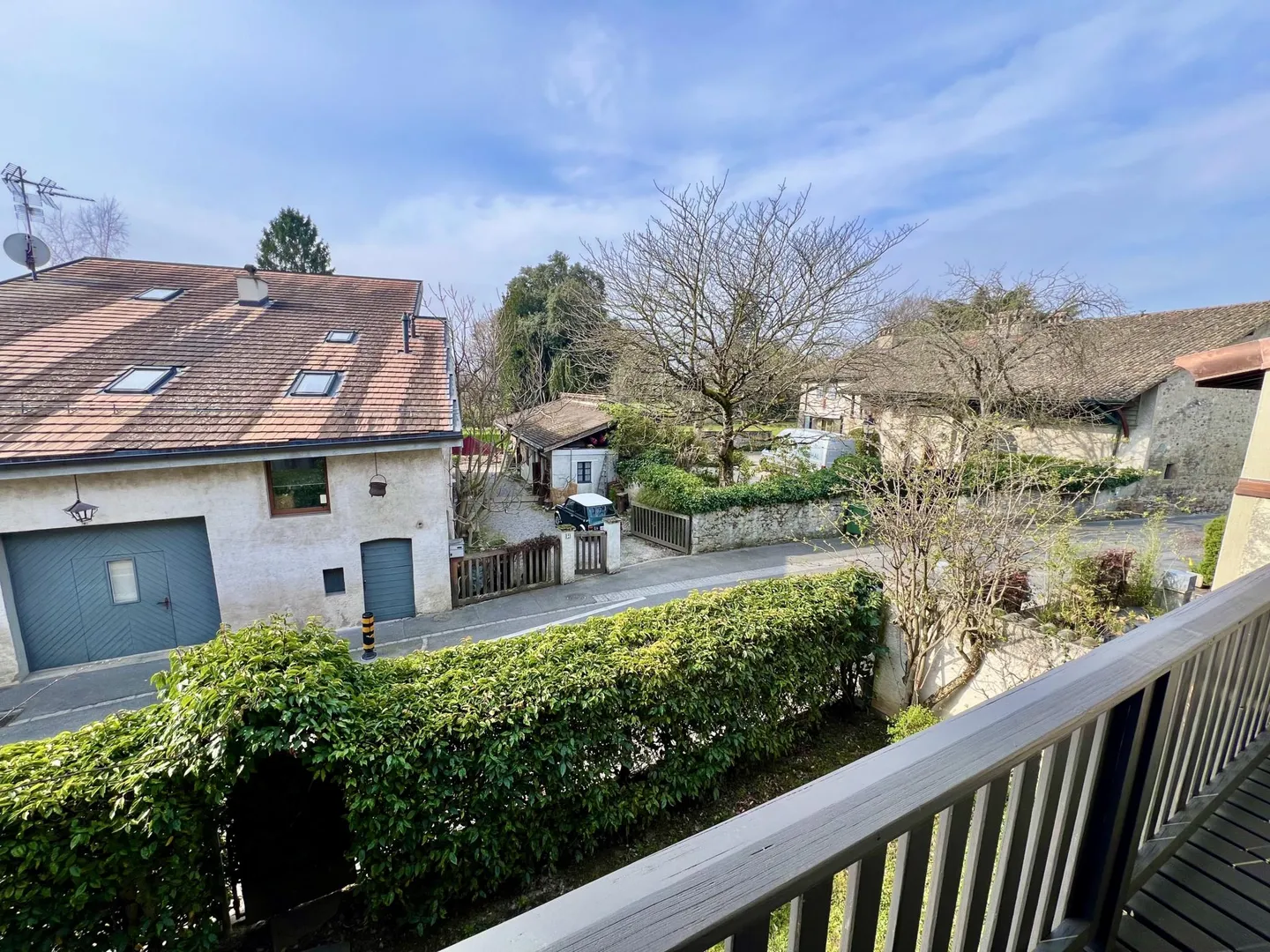 Esclusivo: Casa di villaggio con due appartamenti, 11 stanze / 6 camere da letto - Foto 3 di 12