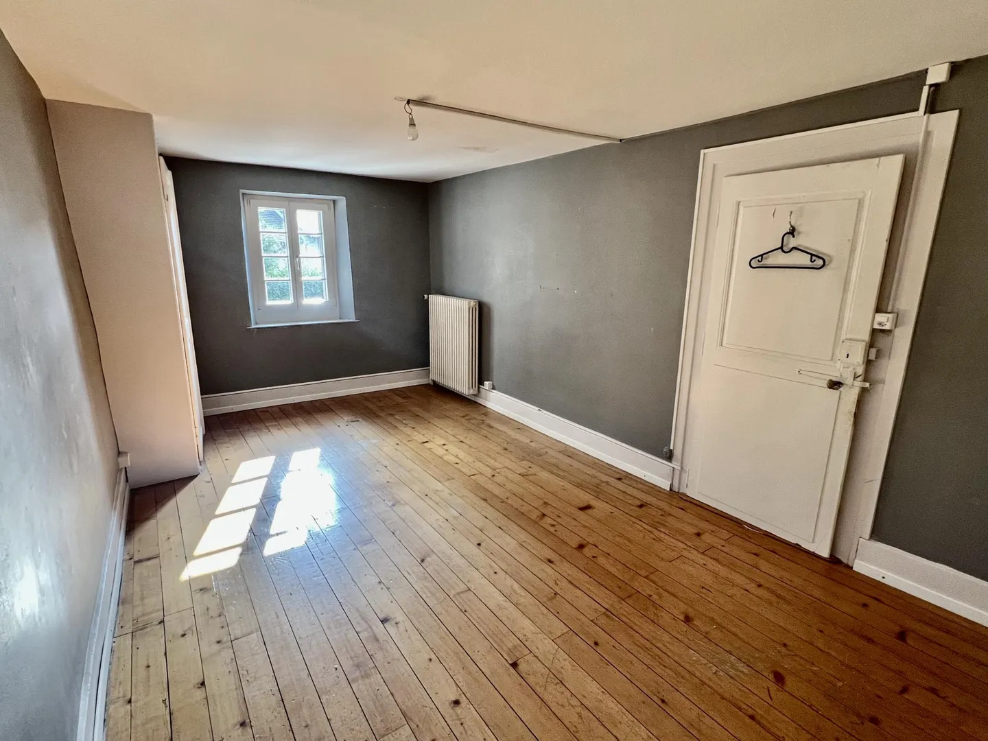 Esclusivo: Casa di villaggio con due appartamenti, 11 stanze / 6 camere da letto - Foto 6 di 12