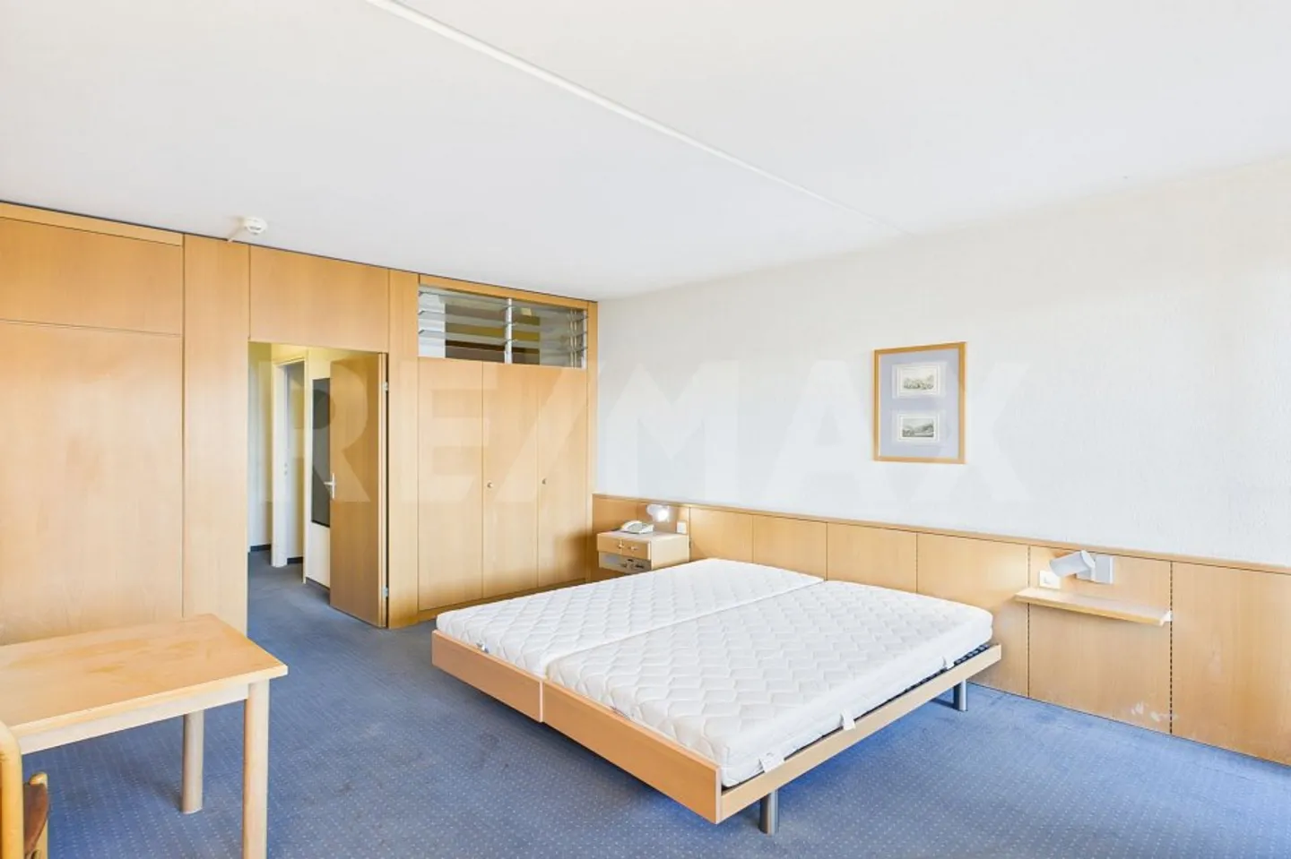 Charming Apartment with Lake View - Photo 5 of 13