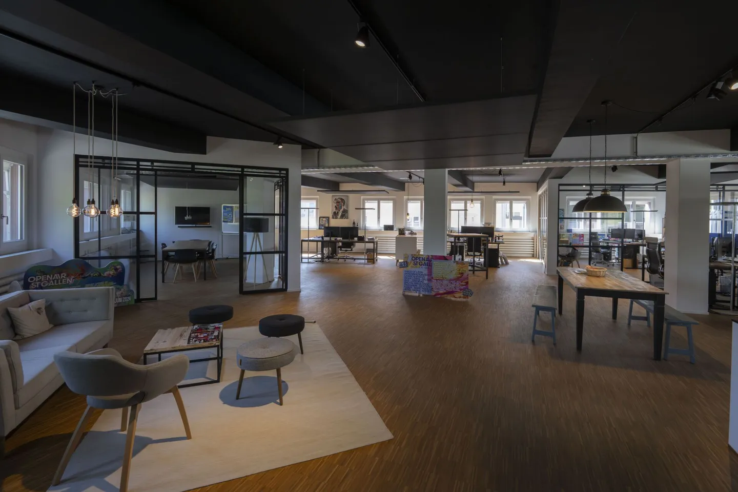 Spazio commerciale attraente al piano terra/primo piano - moderno e versatile - Foto 1 di 8