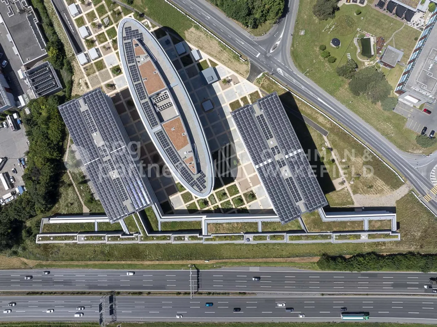 Bureaux à louer dans un bâtiment nouveau et représentatif - Photo 2 sur 13