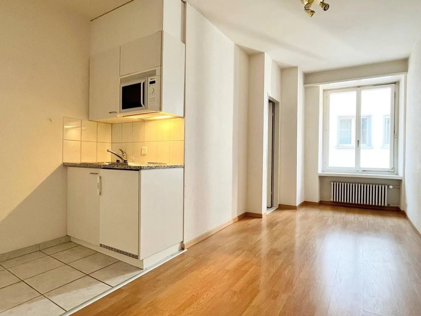 Appartement 2 pièces dans le Niederdorf - Zurich District 1 - Photo 2 sur 5