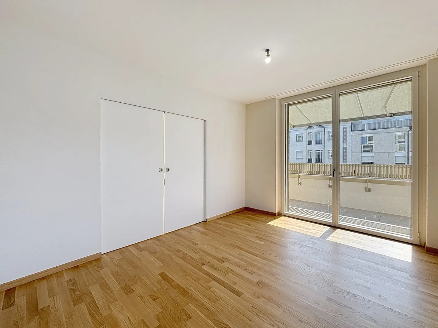 Appartement spacieux 6 pièces - Photo 3 sur 9