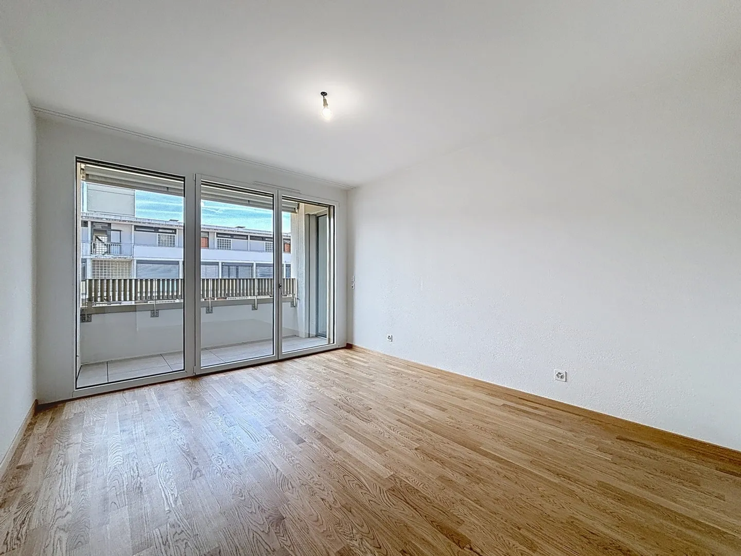 Appartement spacieux 6 pièces - Photo 4 sur 9