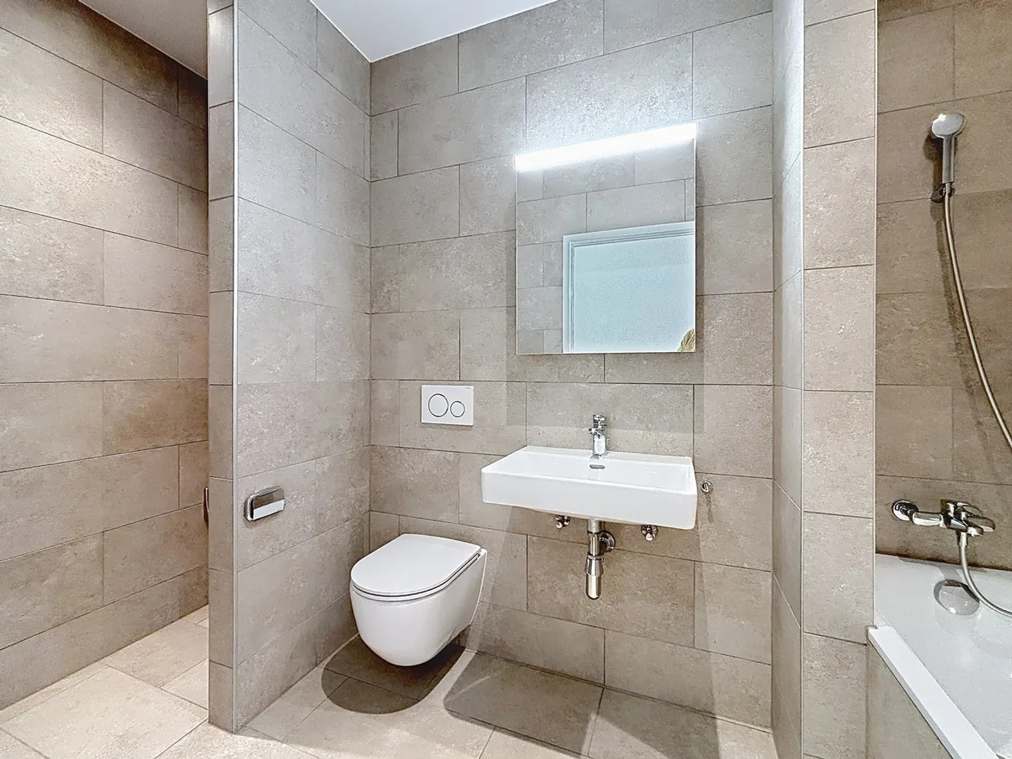 Appartement spacieux 6 pièces - Photo 5 sur 9