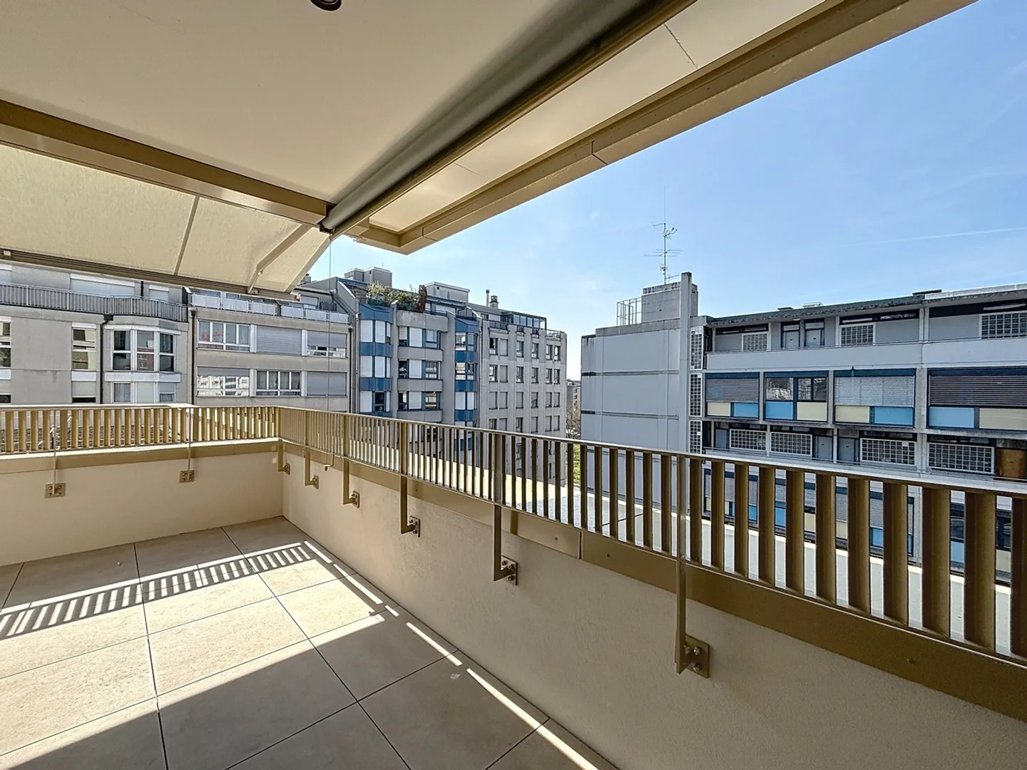 Appartement spacieux 6 pièces - Photo 6 sur 9