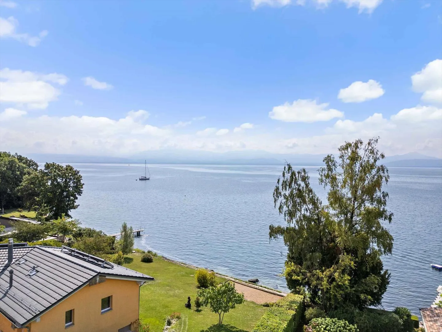 Villa idealmente situata in prima linea sul lago - Foto 7 di 13