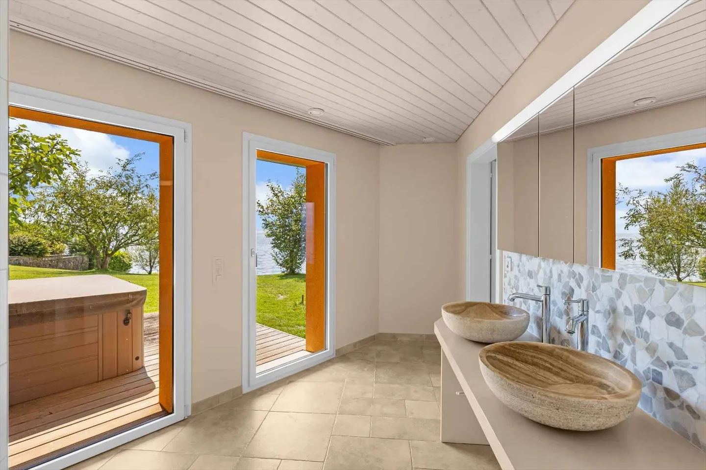 Villa idealmente situata in prima linea sul lago - Foto 10 di 13