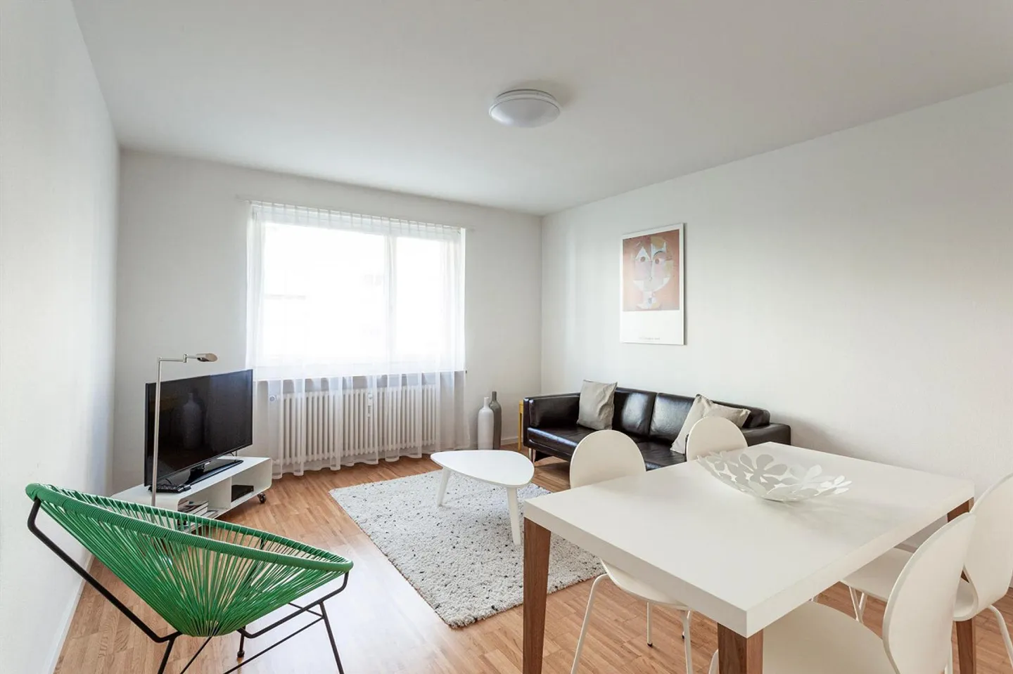Stylish furnished 2-room apartments with balcony - Photo 3 of 5