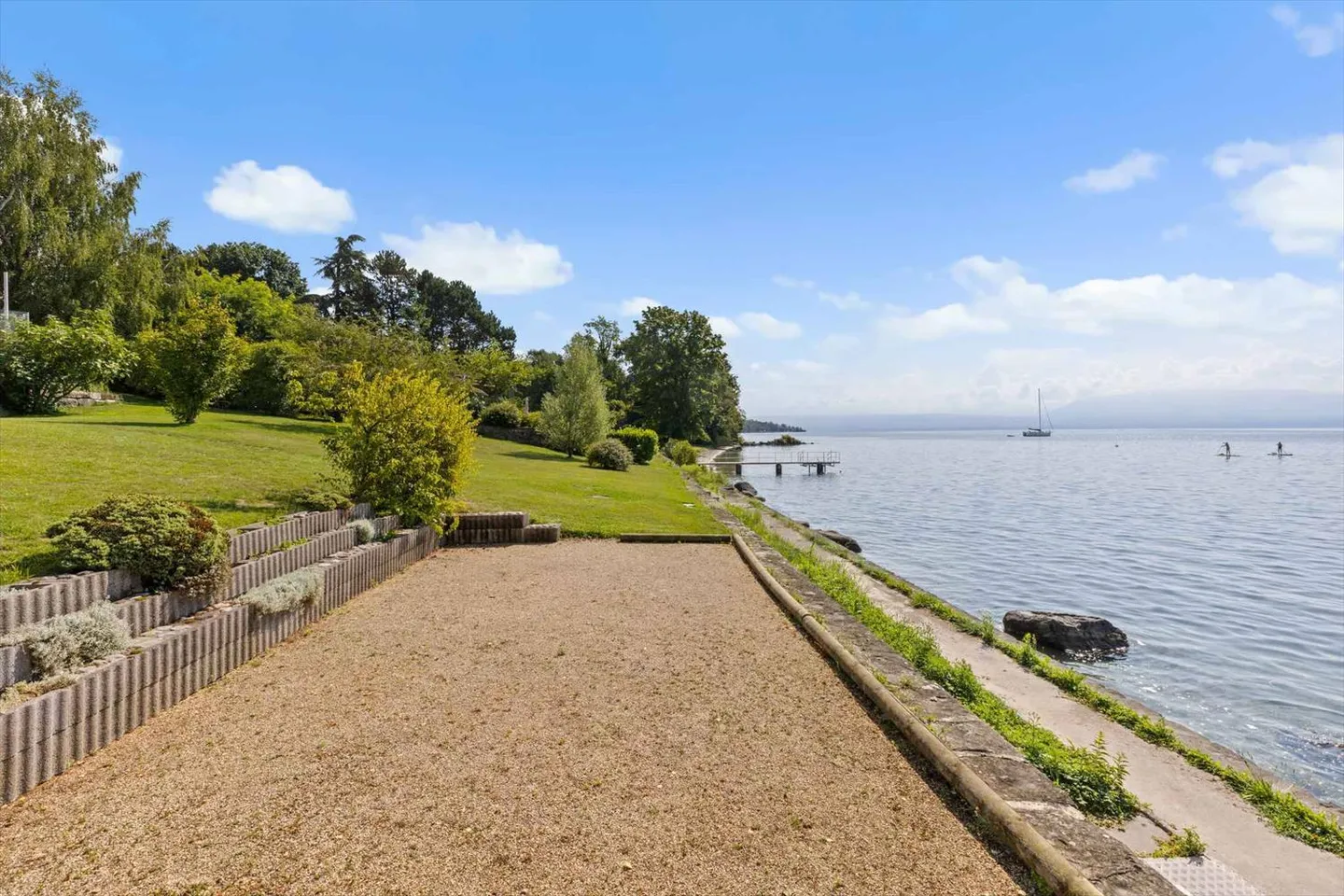 Villa idealmente situata in prima linea sul lago - Foto 8 di 13