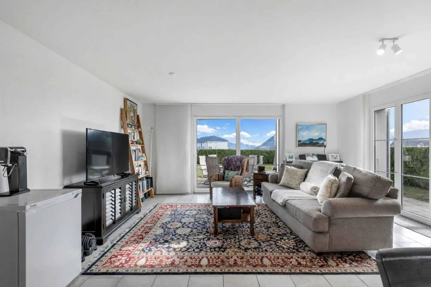 Appartamento spazioso con giardino - Foto 3 di 10