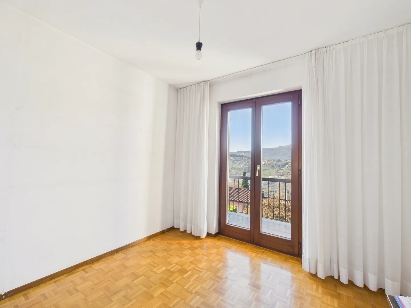 Geräumige Villa mit 6,5 Zimmern und Garten in Davesco-Soragno - Foto 8 von 13