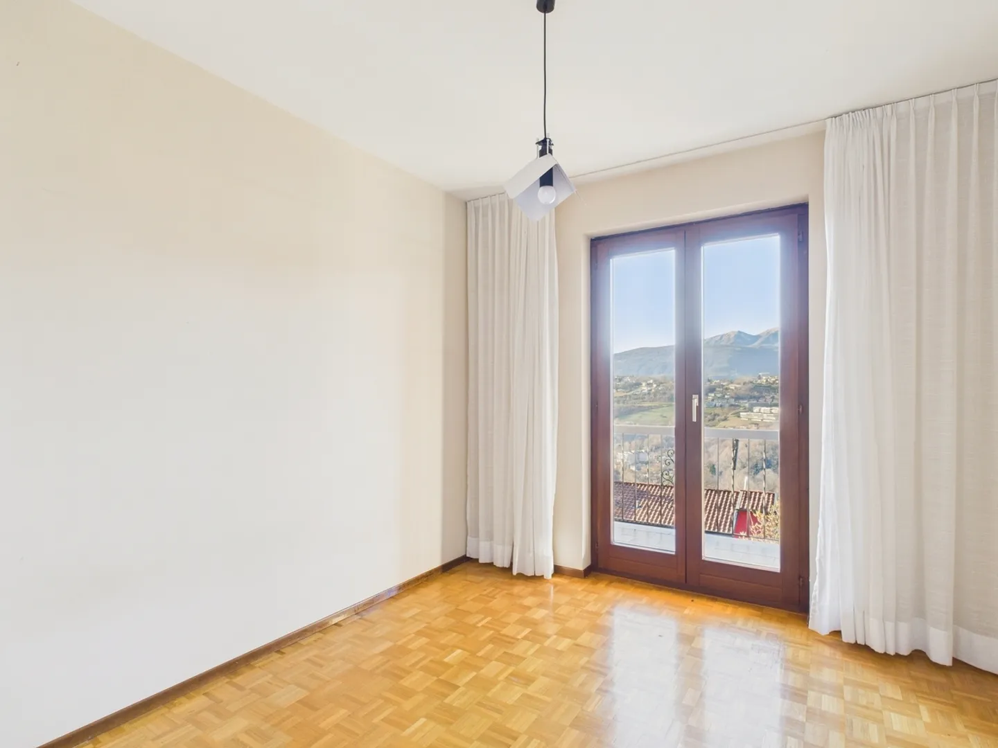 Geräumige Villa mit 6,5 Zimmern und Garten in Davesco-Soragno - Foto 10 von 13