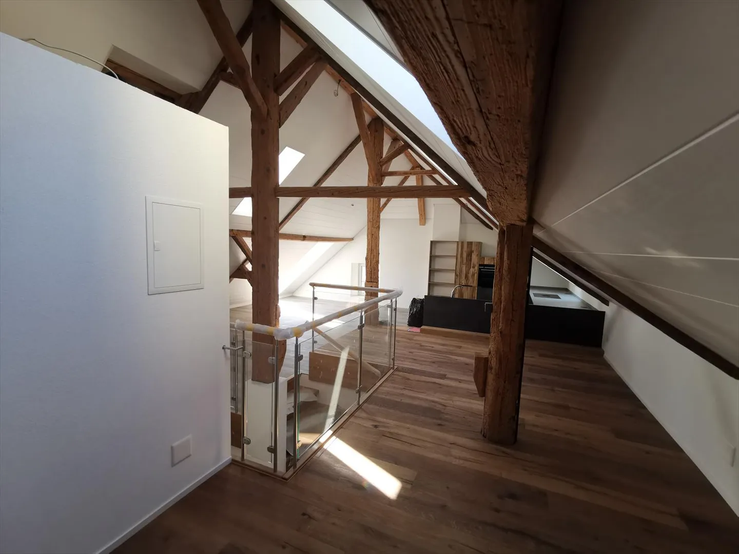 Modernes und renoviertes Loft in Bôle mit Charme, Aussicht und Sonnenschein - Foto 4 von 9