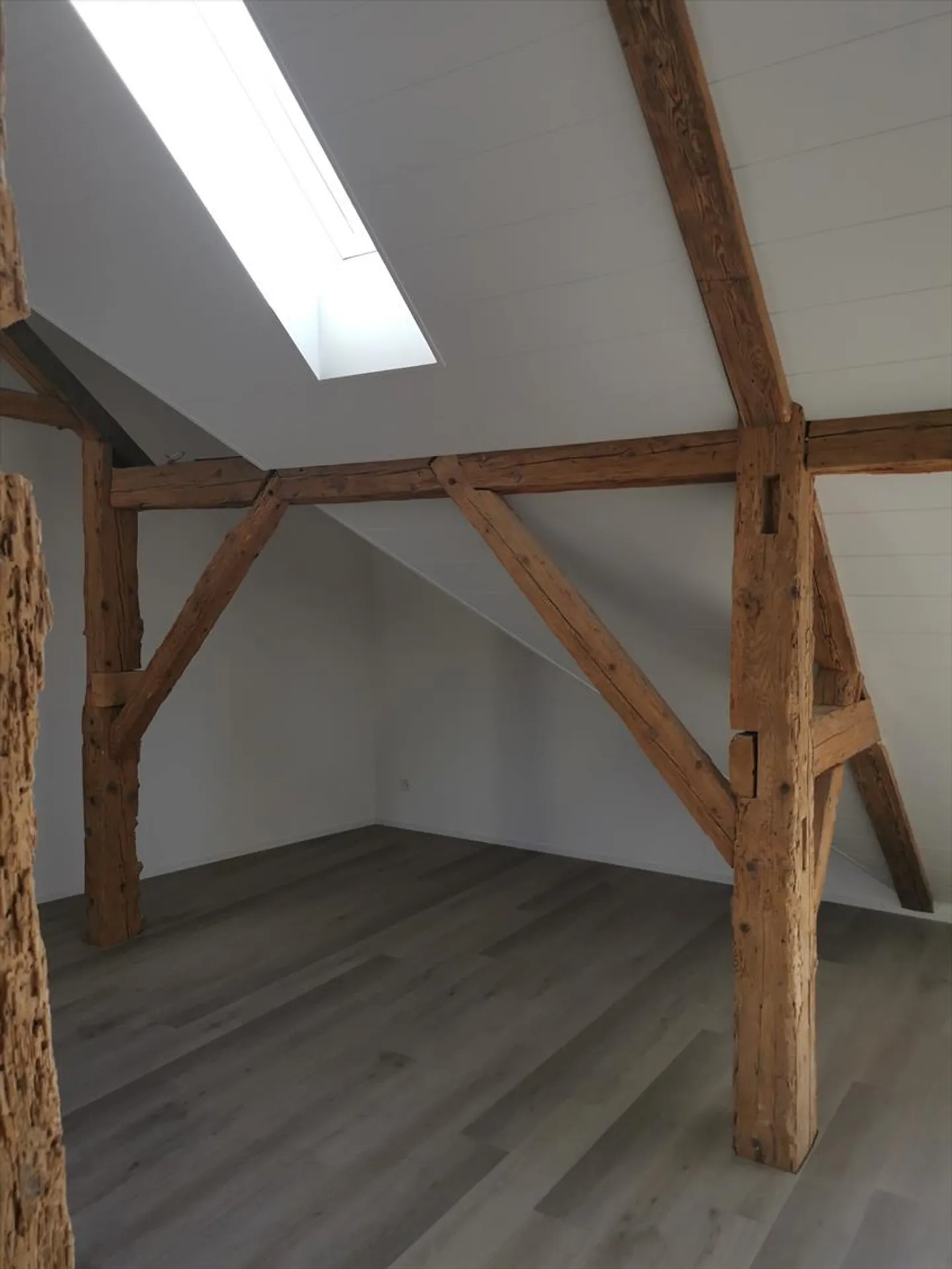 Modernes und renoviertes Loft in Bôle mit Charme, Aussicht und Sonnenschein - Foto 5 von 9