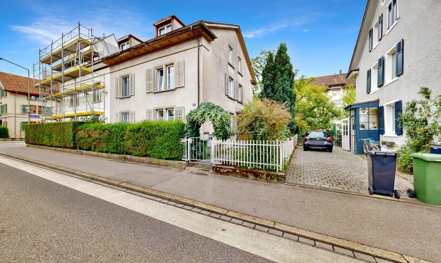 Geräumiges Doppeleinfamilienhaus in Winterthur - Foto 2 von 11