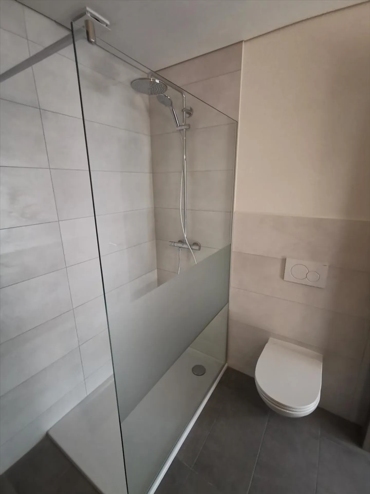 Modernes und renoviertes Loft in Bôle mit Charme, Aussicht und Sonnenschein - Foto 6 von 9