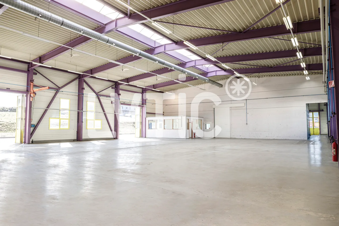Laboratorio, deposito, uffici di 636 m2 in affitto a Romont - Foto 1 di 9