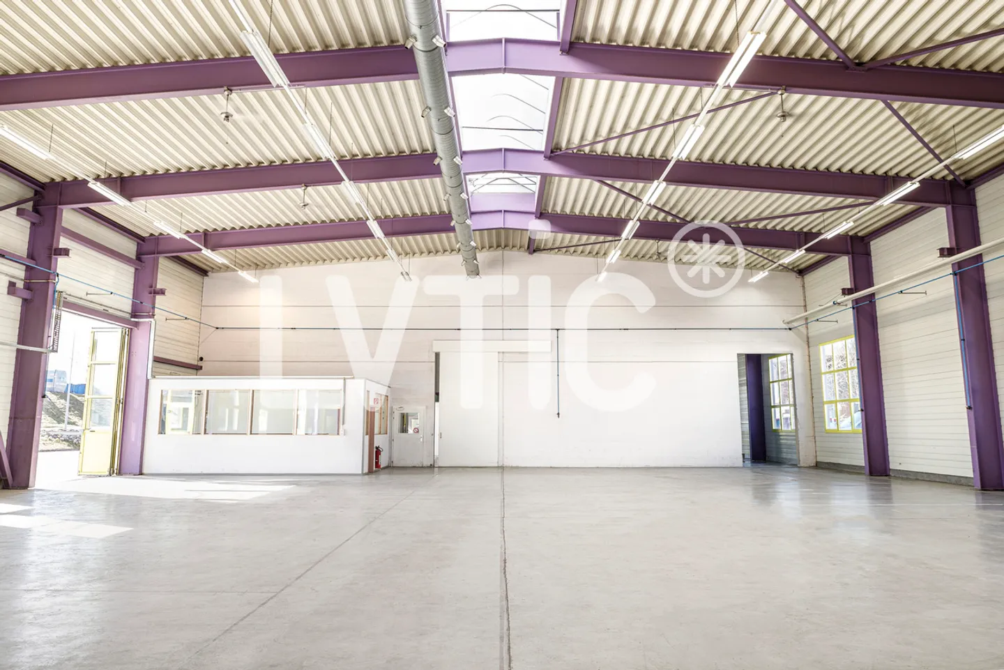Laboratorio, deposito, uffici di 636 m2 in affitto a Romont - Foto 3 di 9