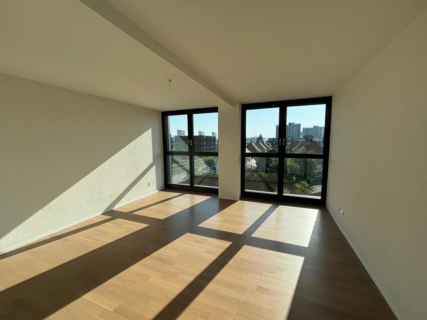 Appartamento moderno di 3,5 stanze vicino a Westside - Foto 1 di 12