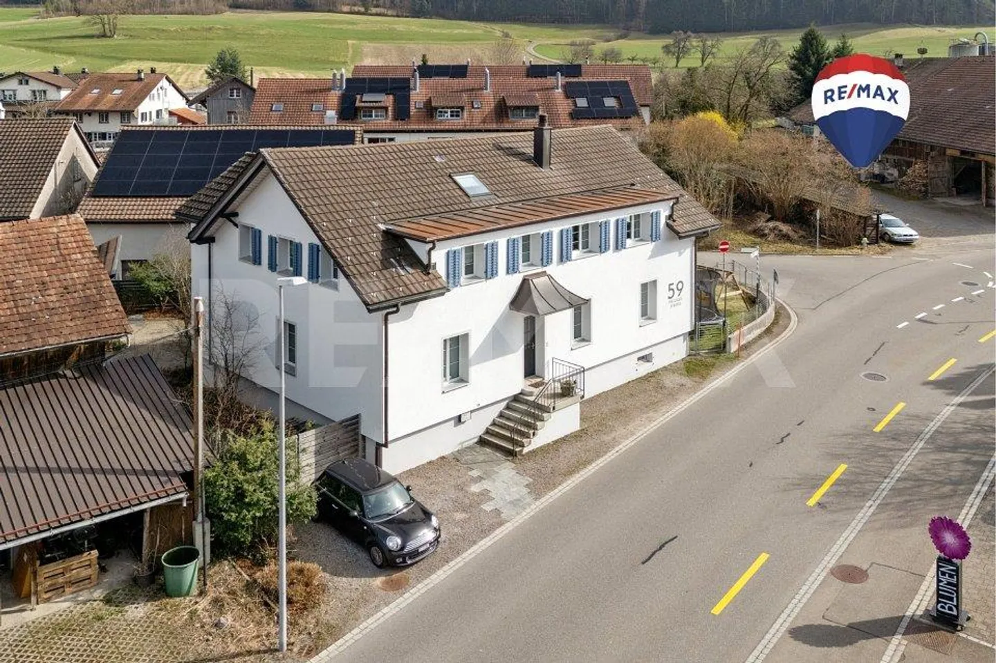 Maison individuelle unique de 6,5 pièces, indépendante, dans un emplacement résidentiel central - Photo 1 sur 13