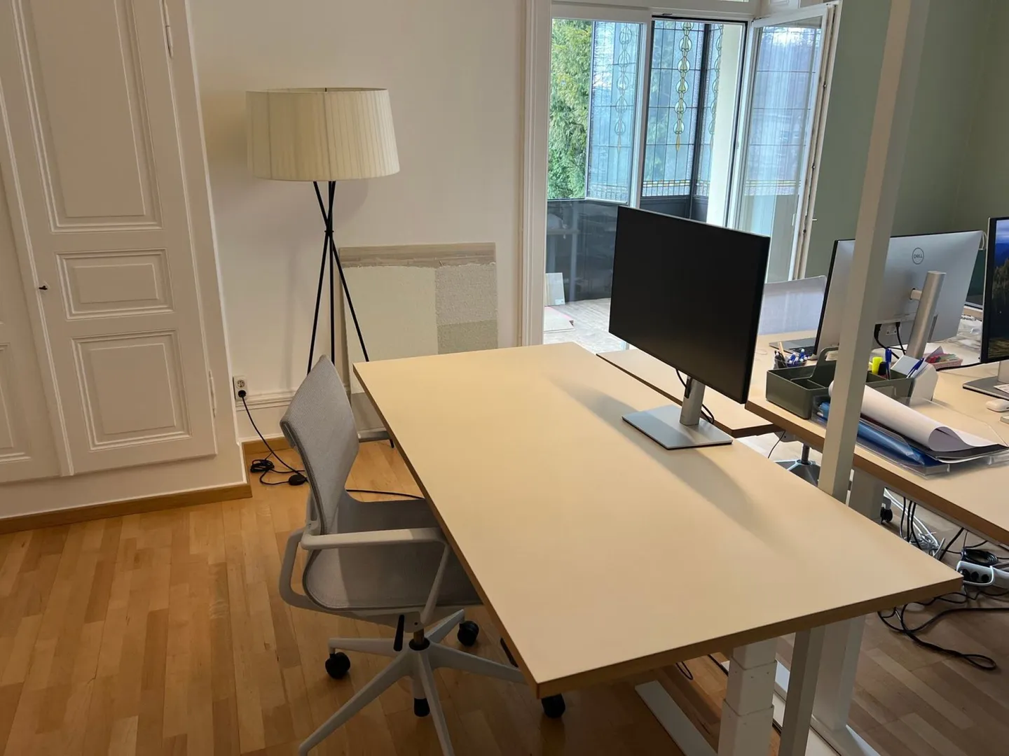 Workspace on top of Central - Photo 1 sur 8