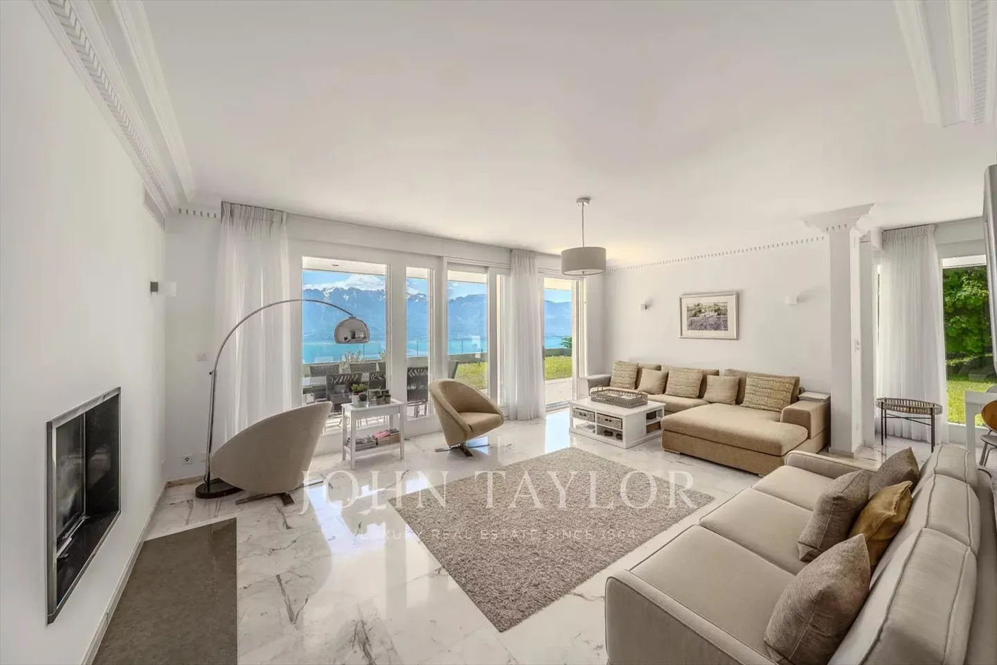 Villa con 10 stanze - Foto 4 di 13