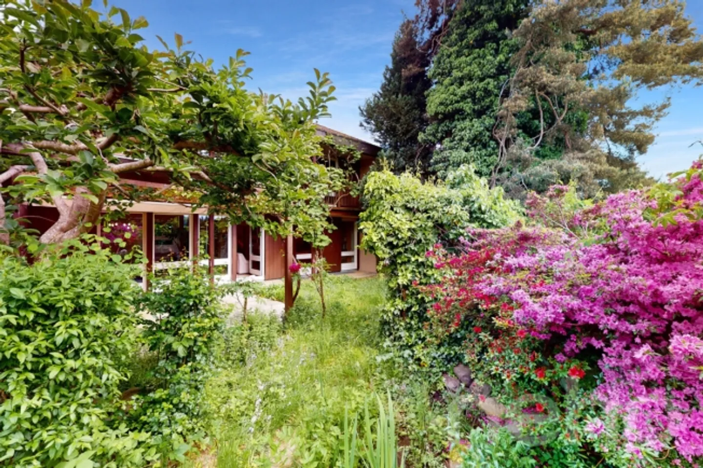 Maison familiale attrayante avec un paradis de jardin idyllique - Photo 1 sur 13